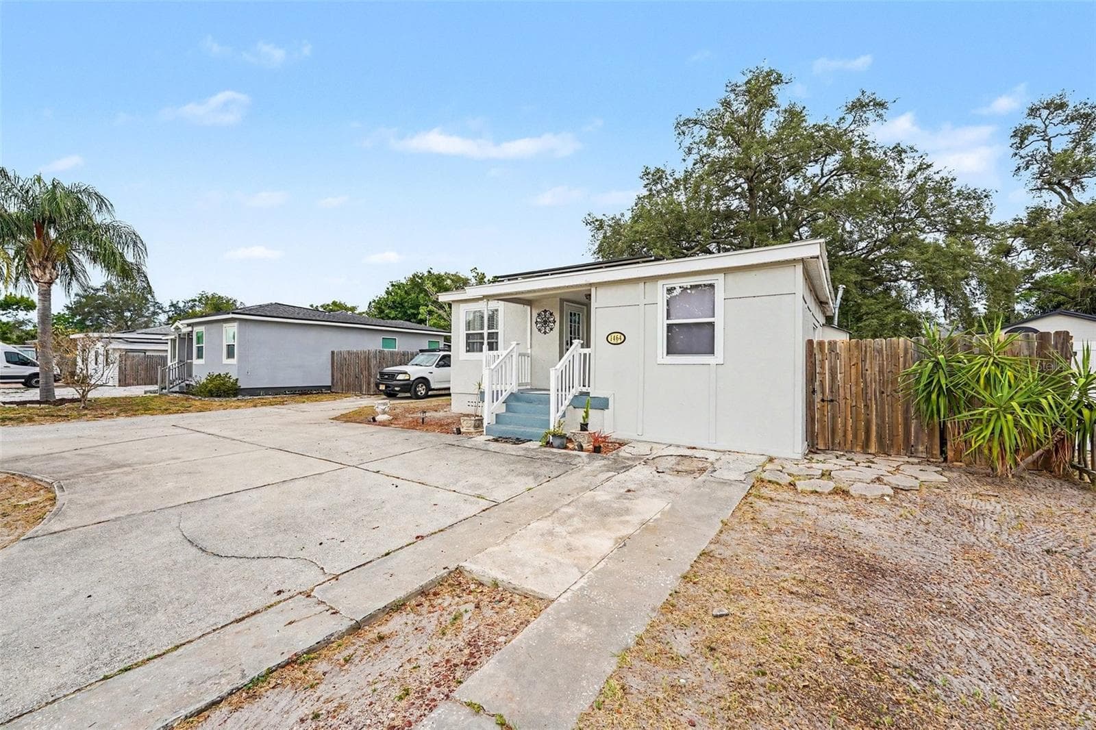 1464 Druid Rd E photo 2