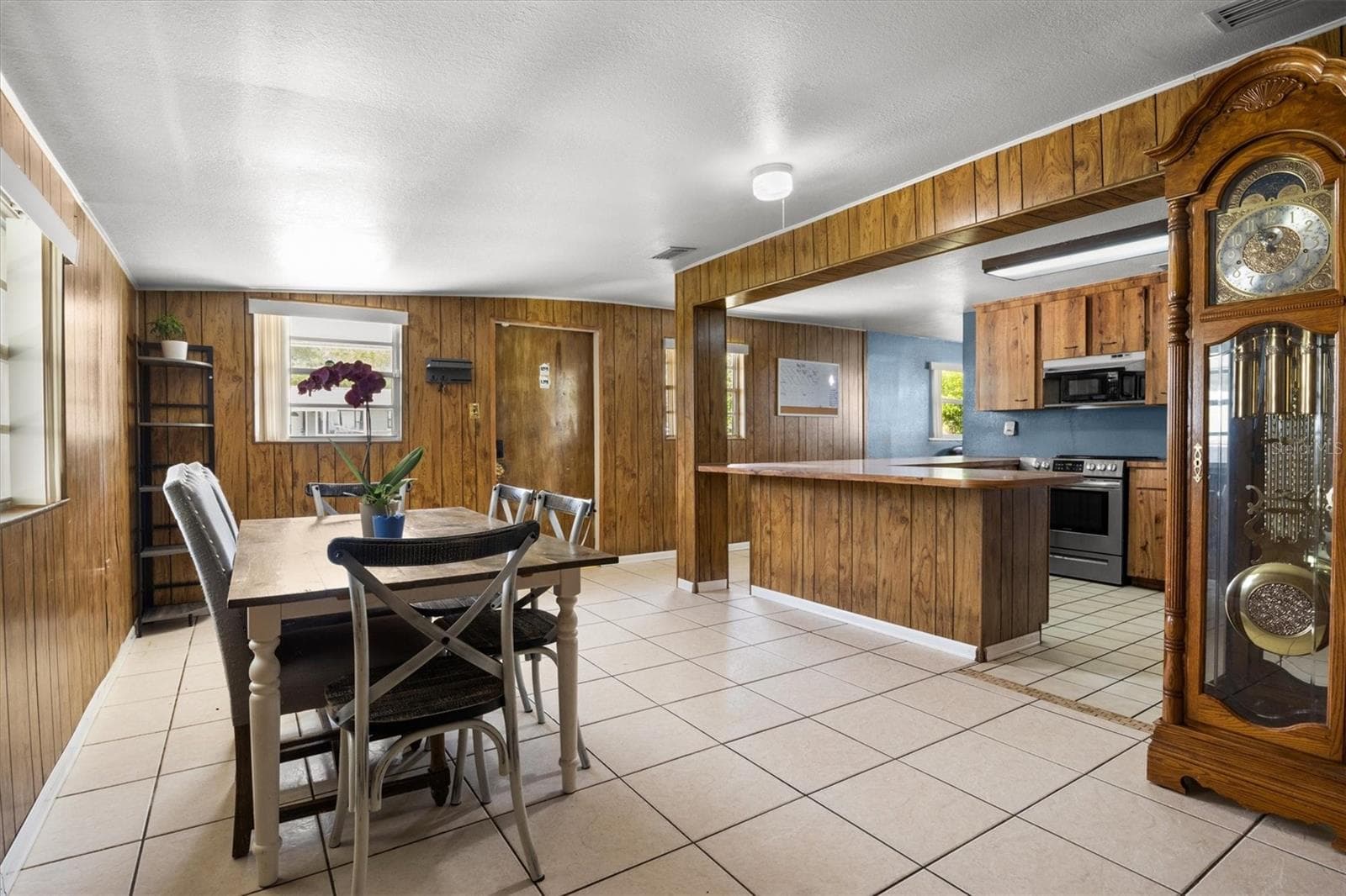 1307 Mayflower Dr photo 4