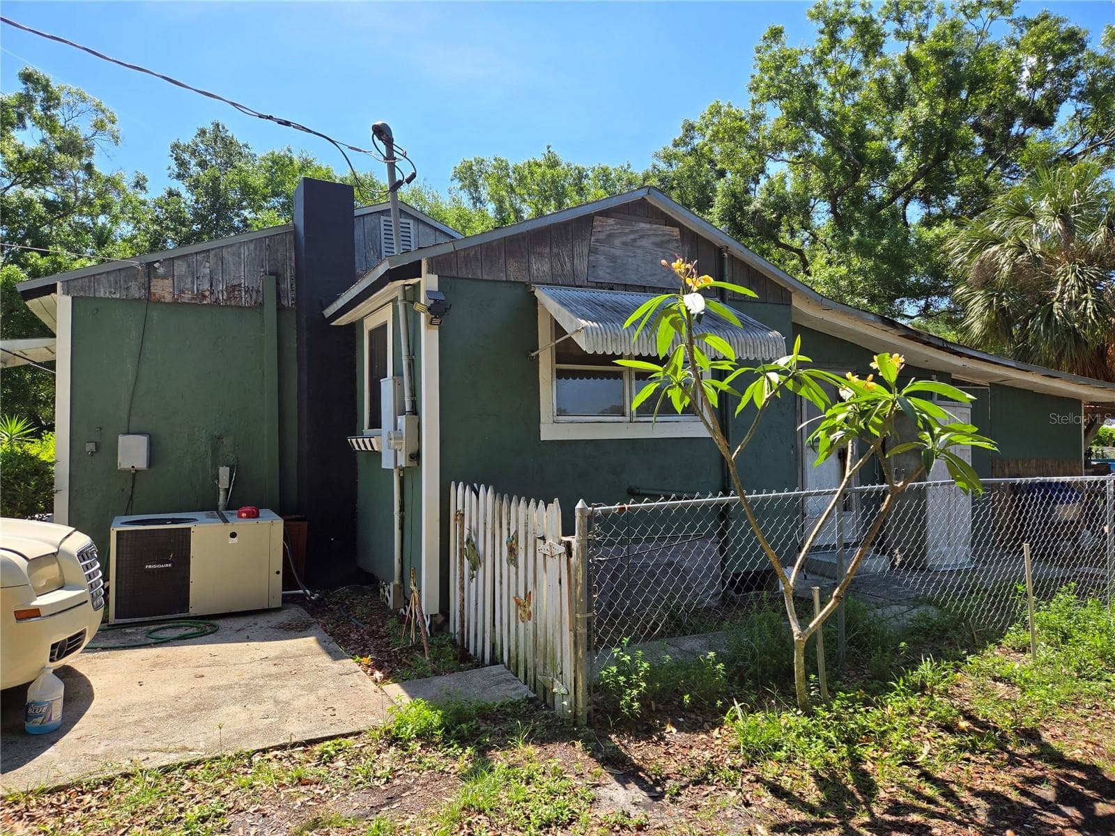 2010 W Jean St photo 2