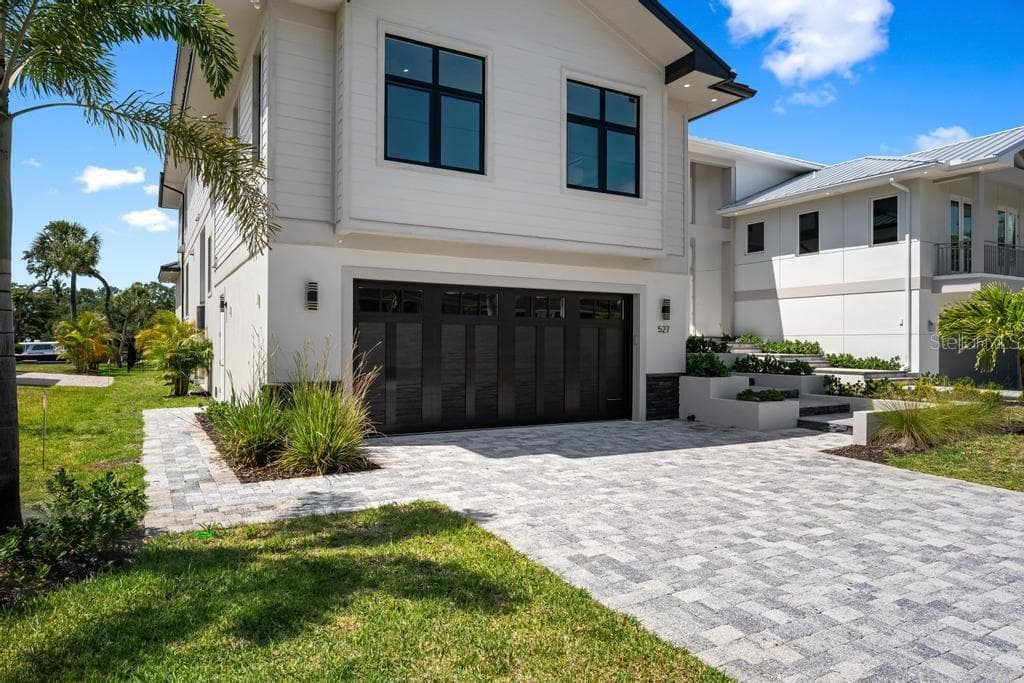 527 Venice Ln photo 2