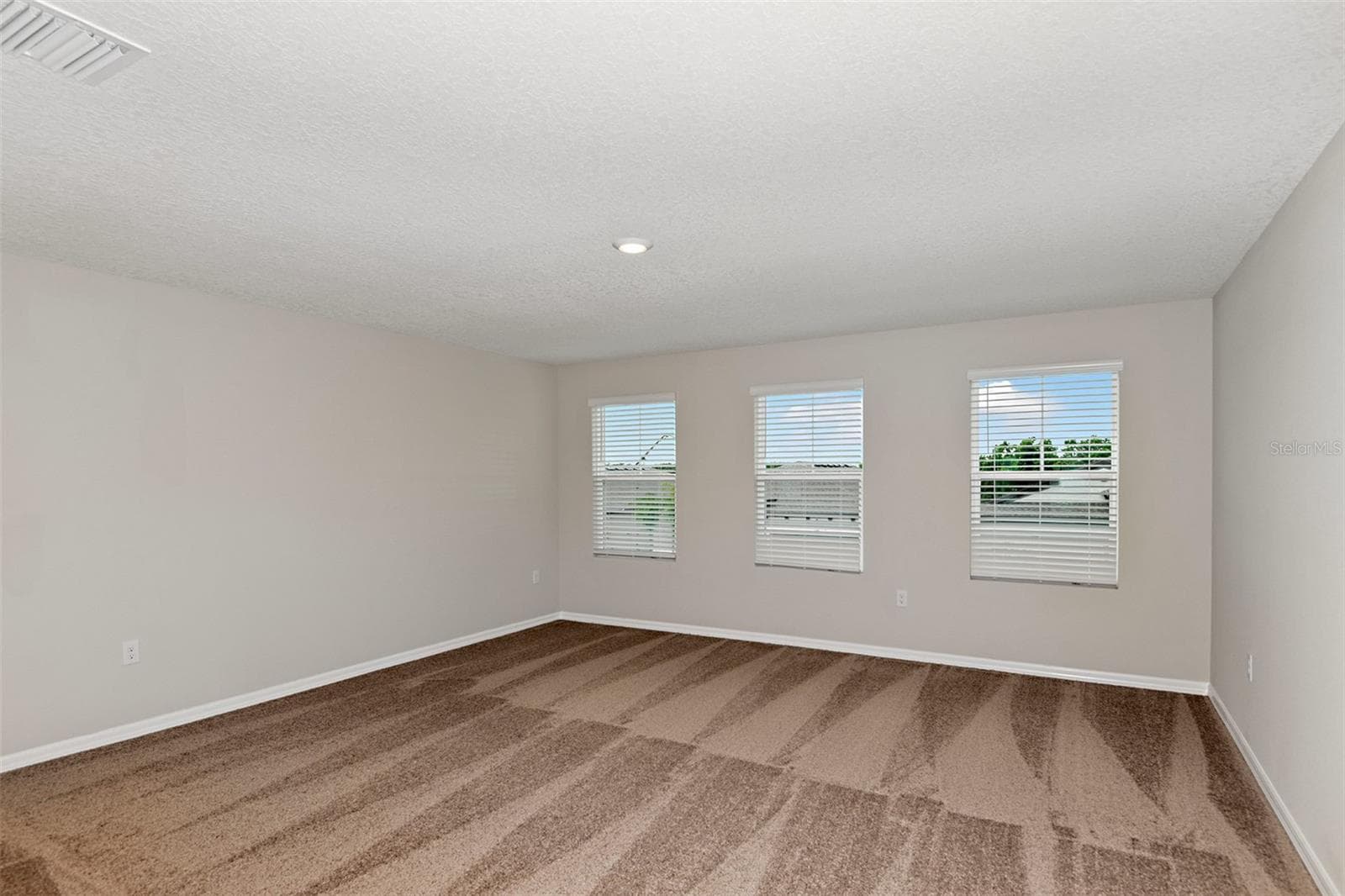 31670 Baronne St photo 5