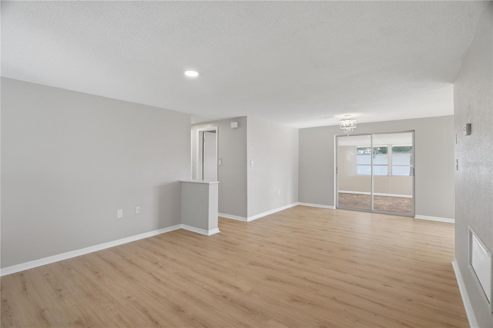 3104 Salisbury Dr photo 5