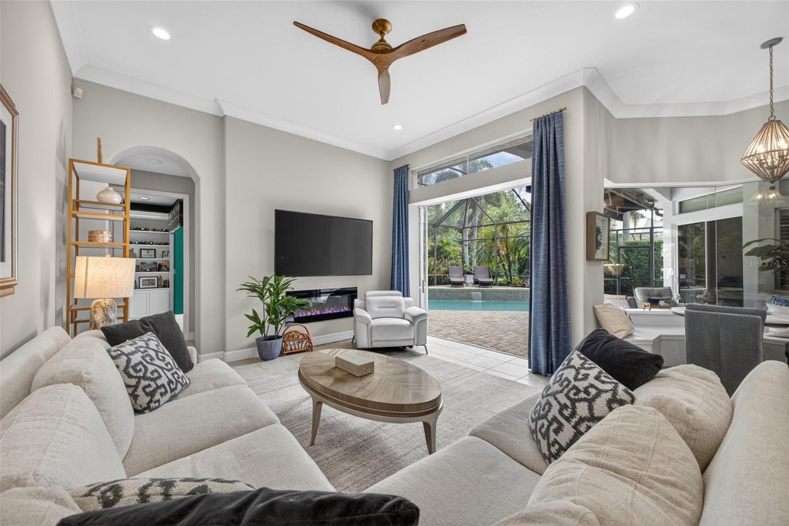 6724 The Masters Ave photo 3