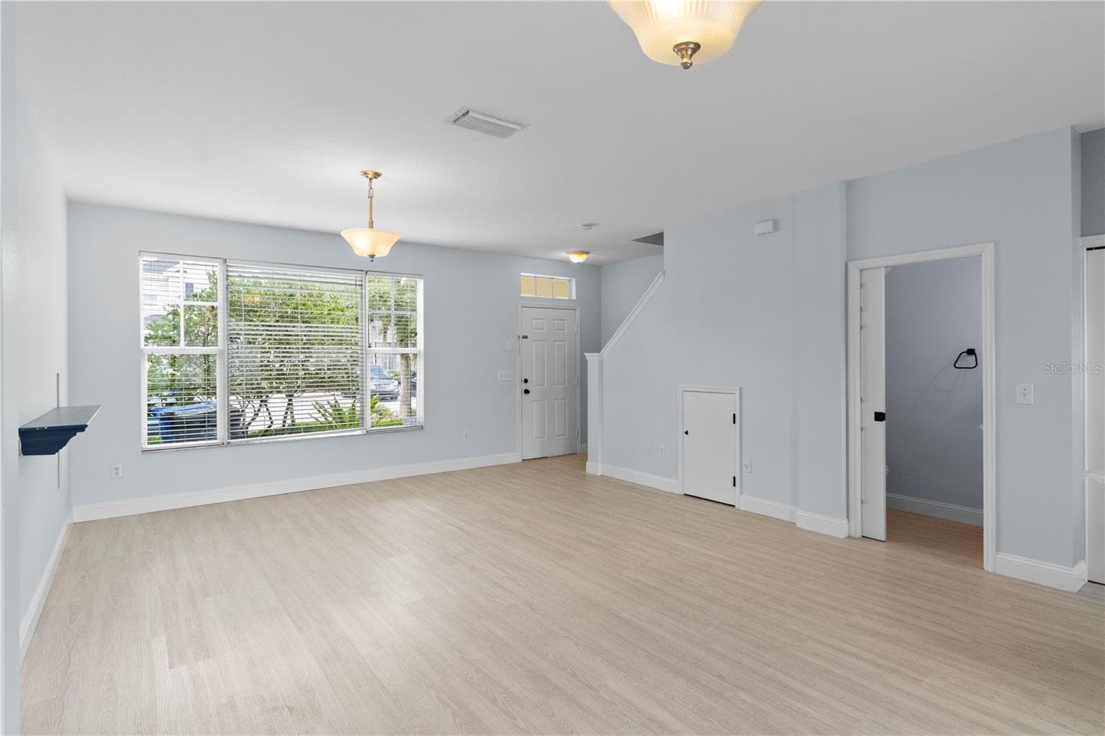 12294 Country White Cir photo 4