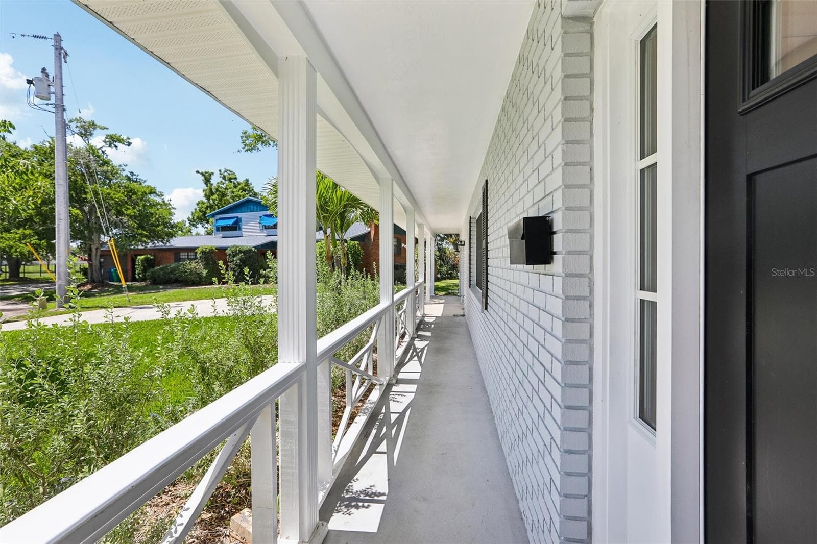 6827 Tequesta Dr photo 5