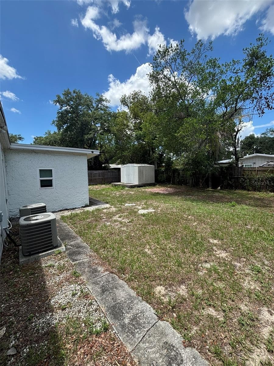 2908 E Howell St photo 4
