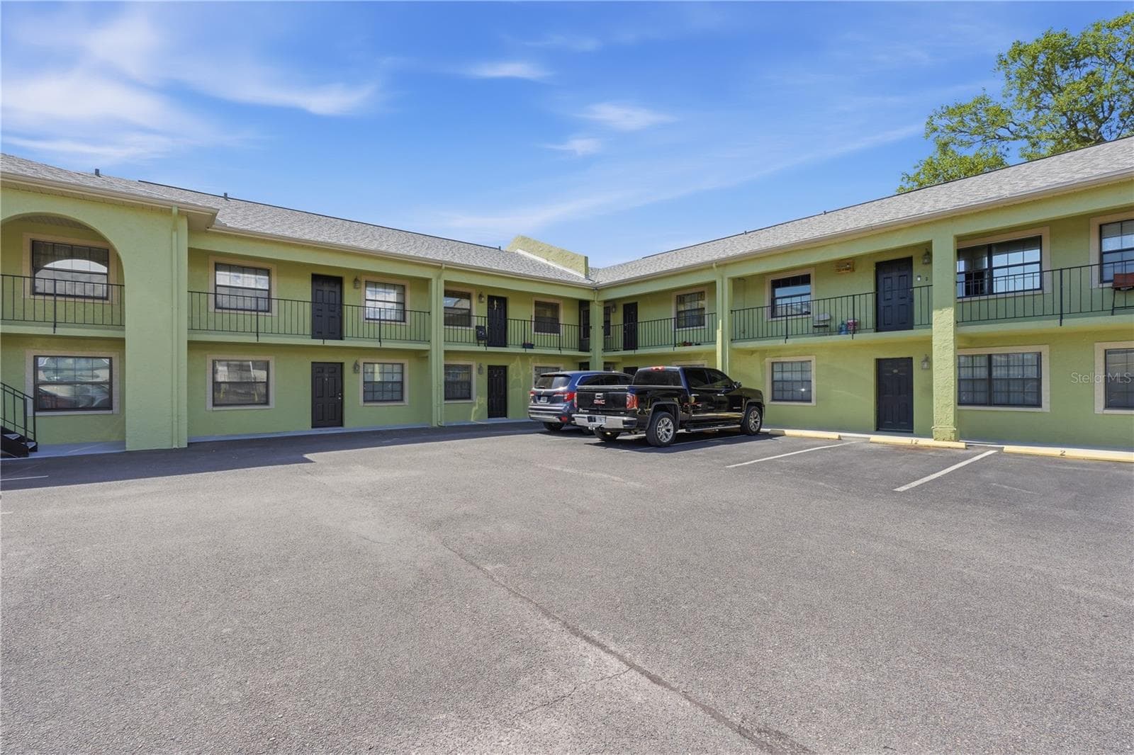 4416 N Clark Ave #13 photo 3
