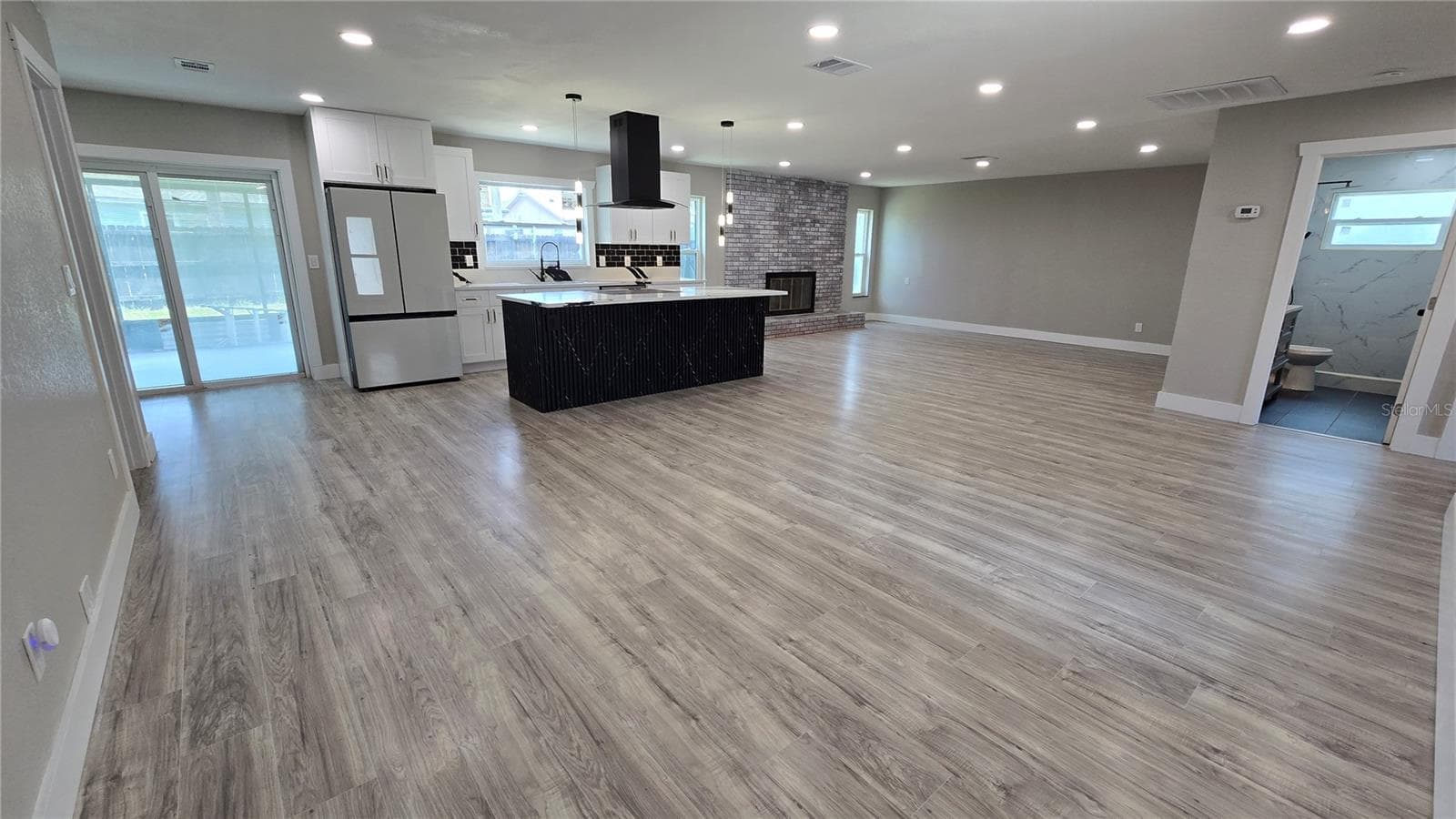 8607 Longboat Ln photo 4