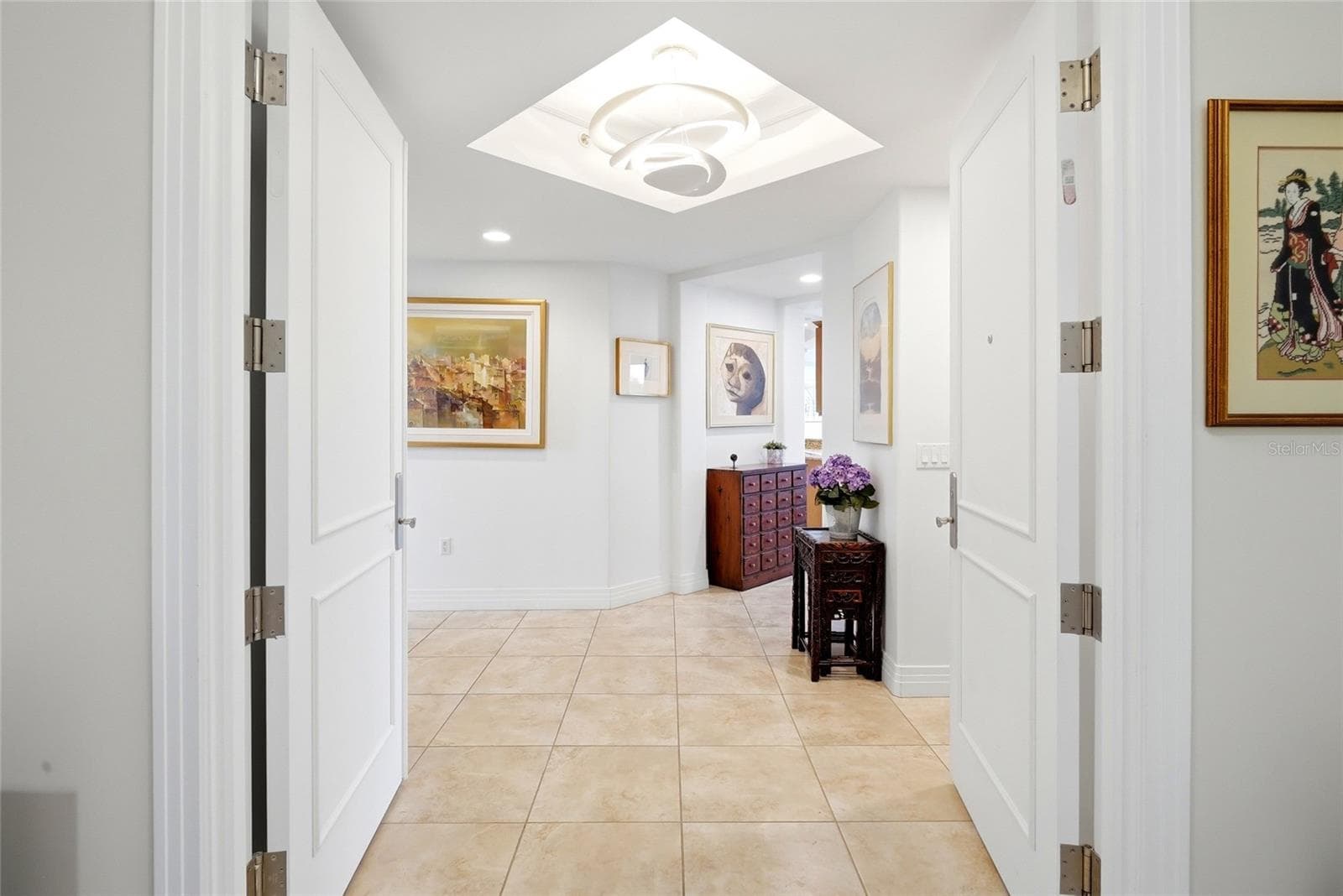 400 Beach Dr NE #401 photo 3