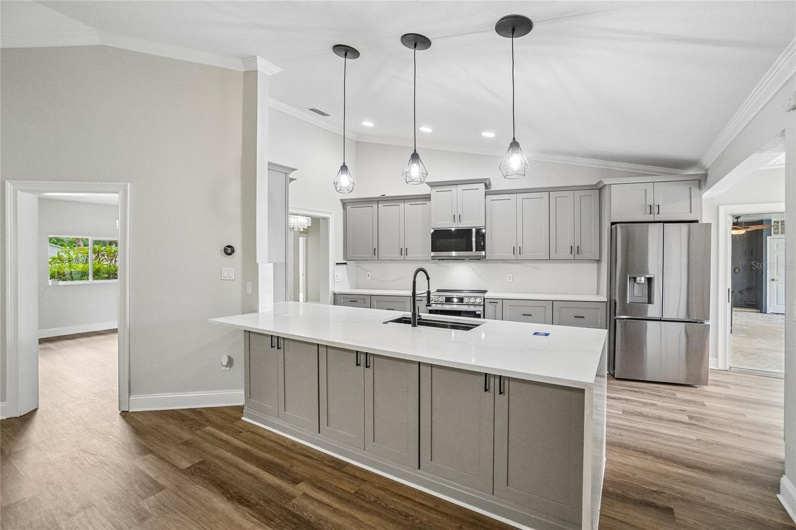 5609 Executive Dr photo 2