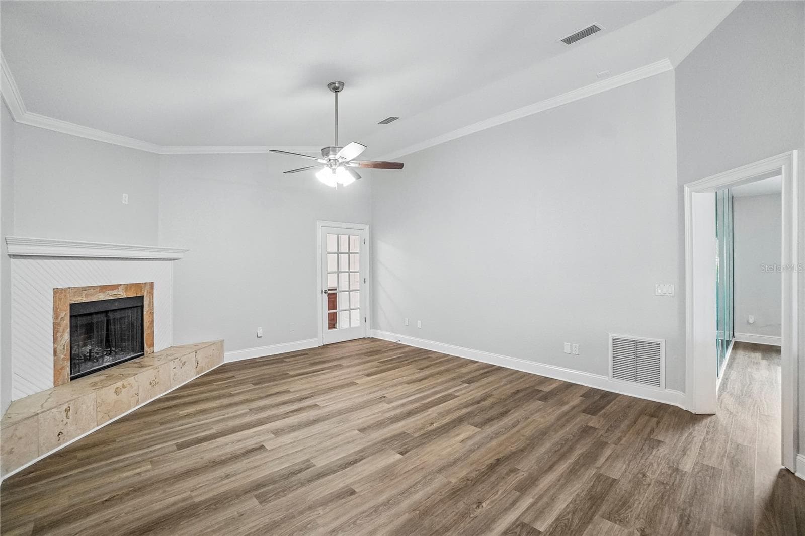 5609 Executive Dr photo 3