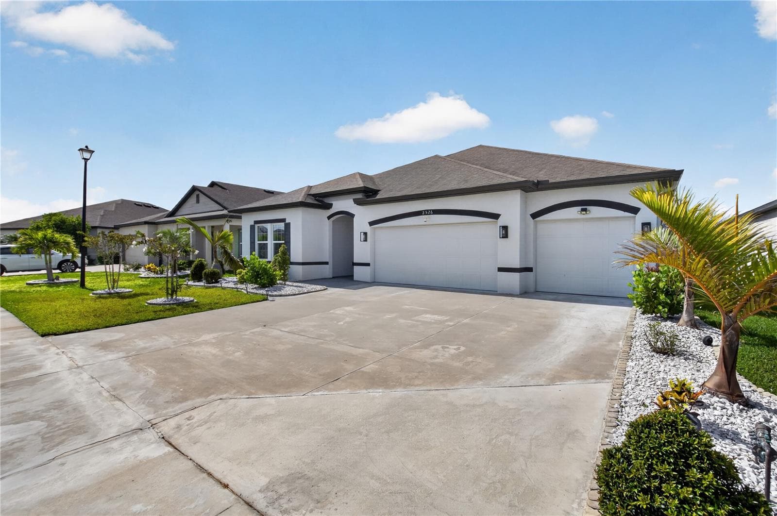 2526 Sand Gables Trl photo 3