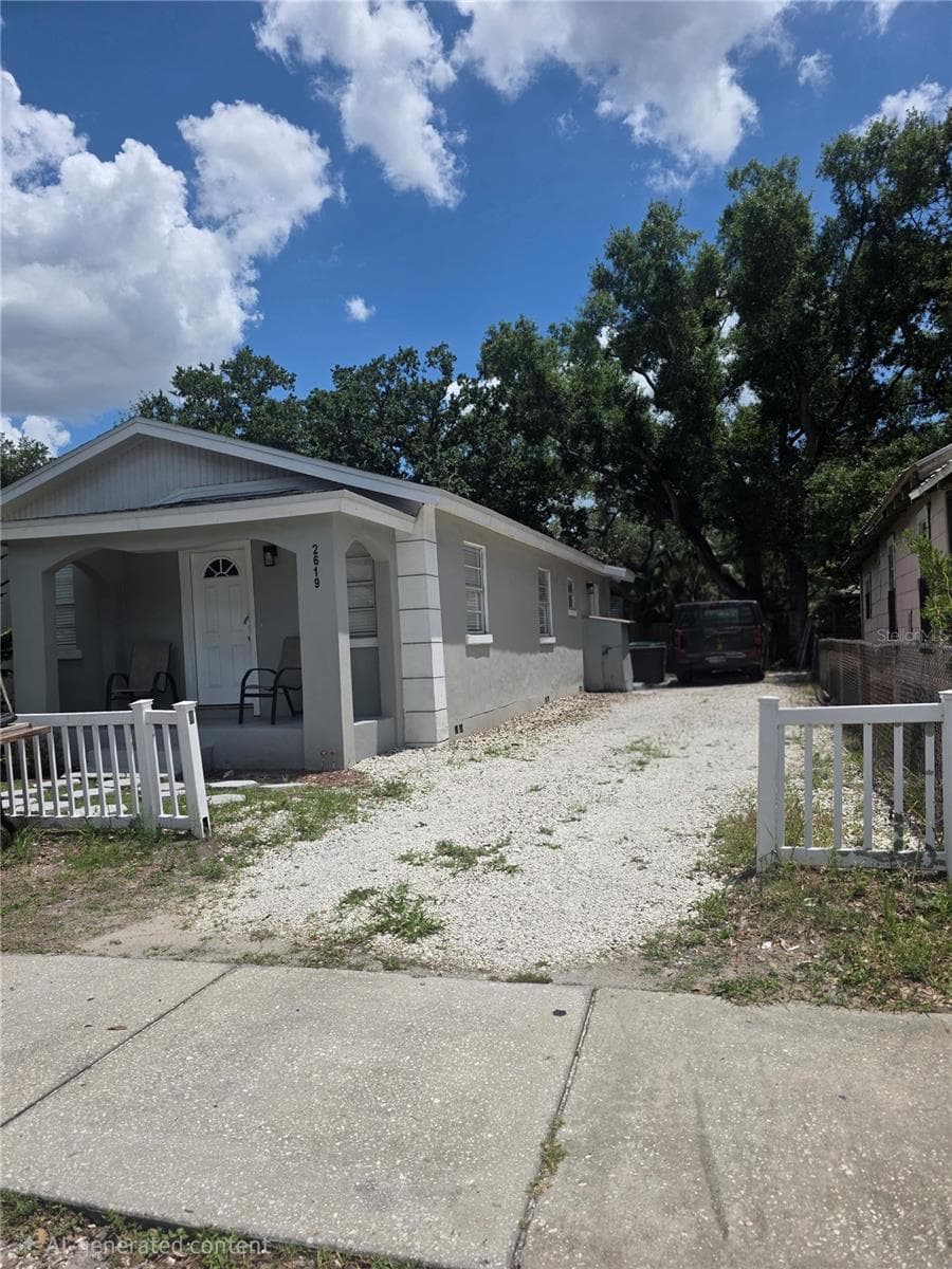 2619 E Chelsea St photo 3
