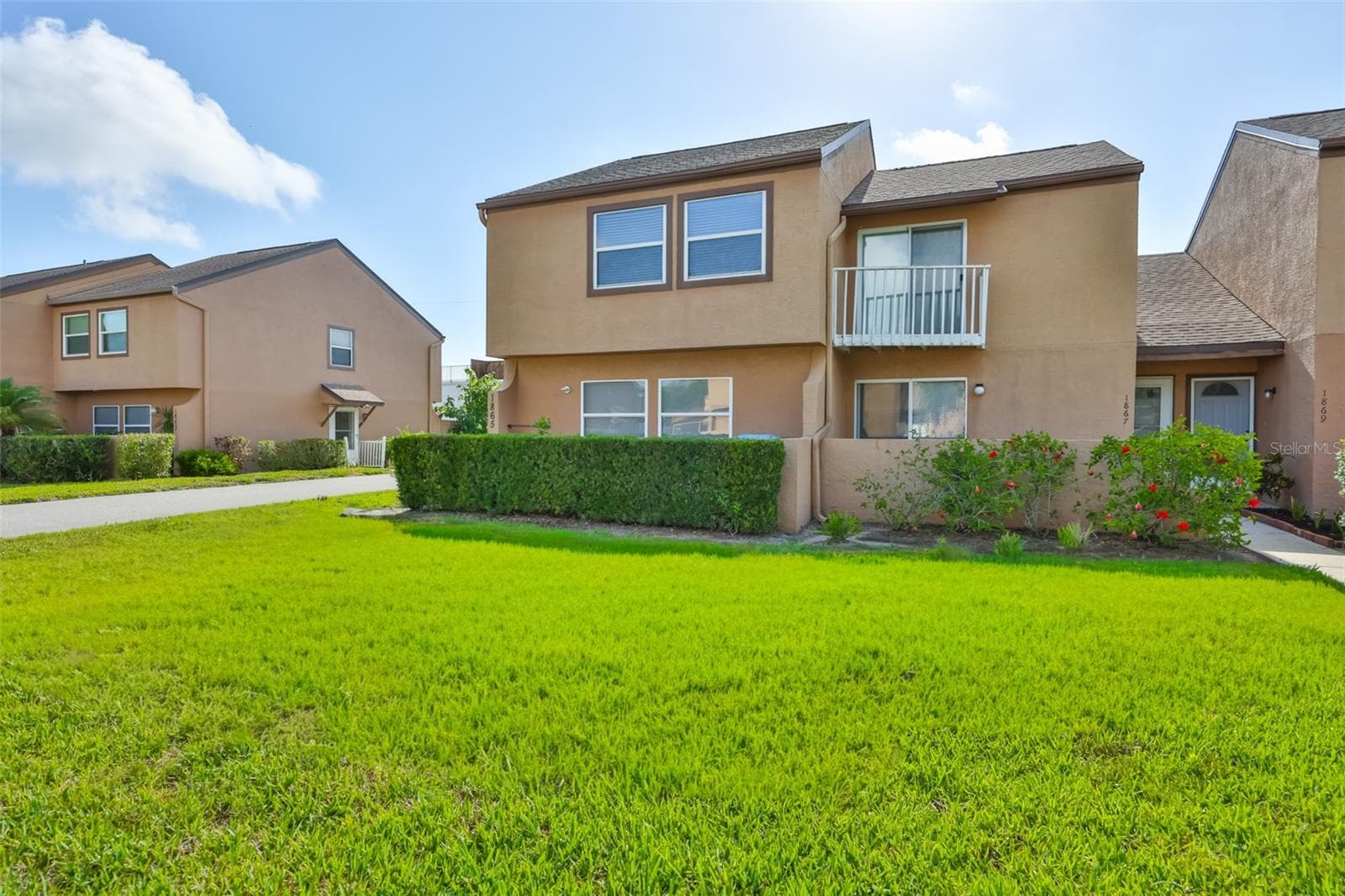 1865 Clearbrooke Dr photo 2