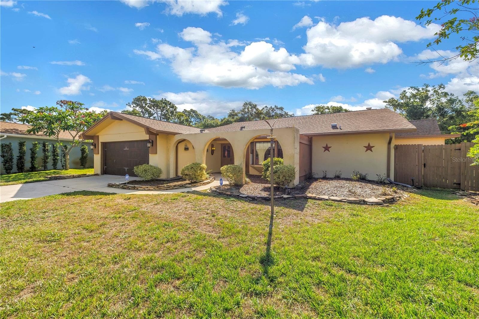 10657 Del Prado Dr E photo 3