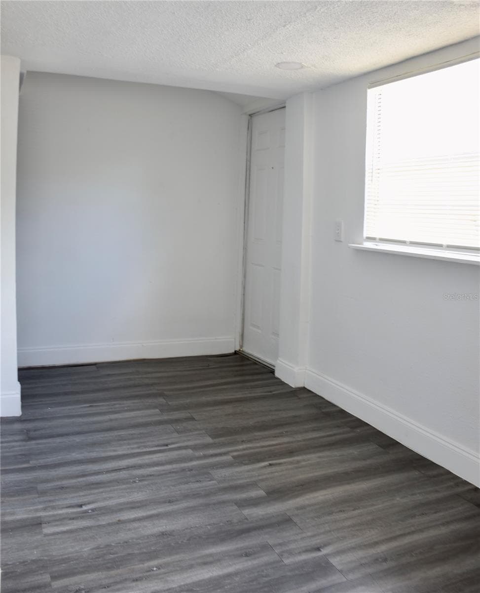402 Lenox St photo 5