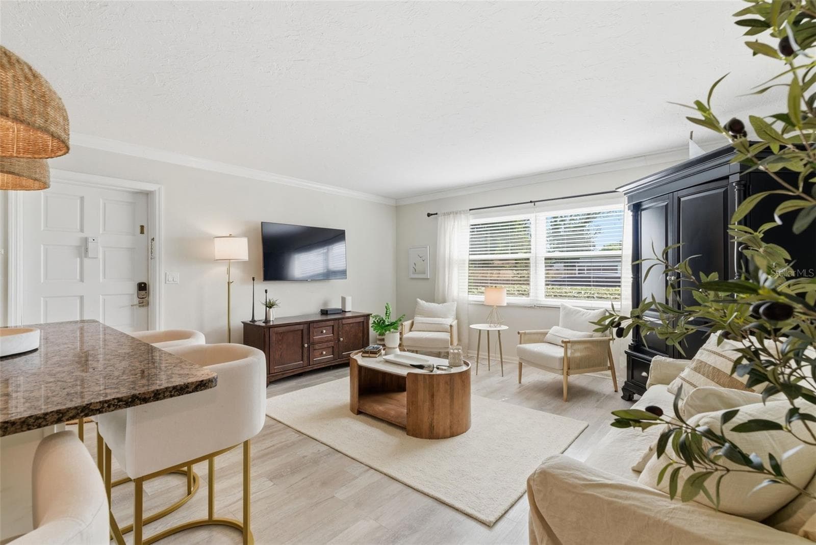 5800 Hollywood Blvd #214 photo 2