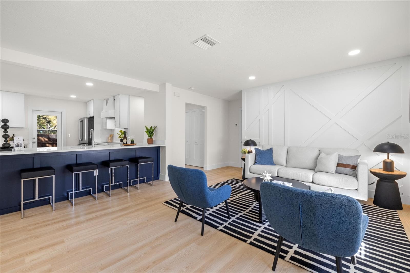 2117 S West Shore Blvd photo 4