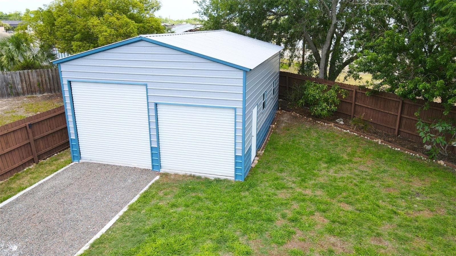 8747 Hemlock Ln photo 3