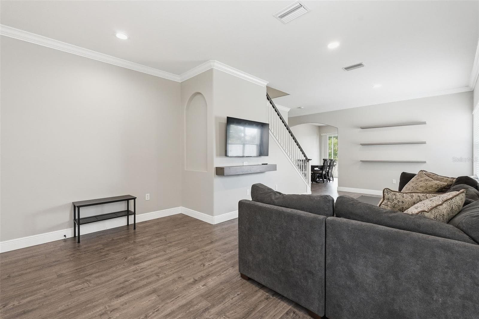 8836 Cameron Crest Dr photo 4