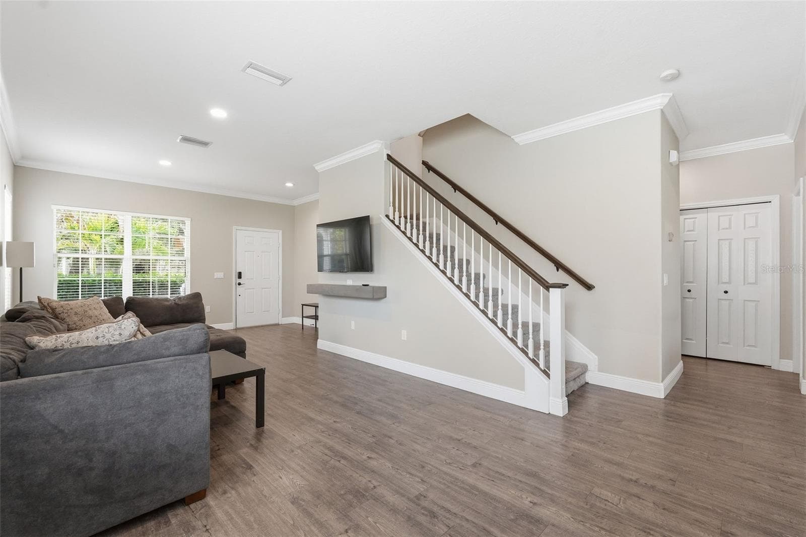 8836 Cameron Crest Dr photo 5
