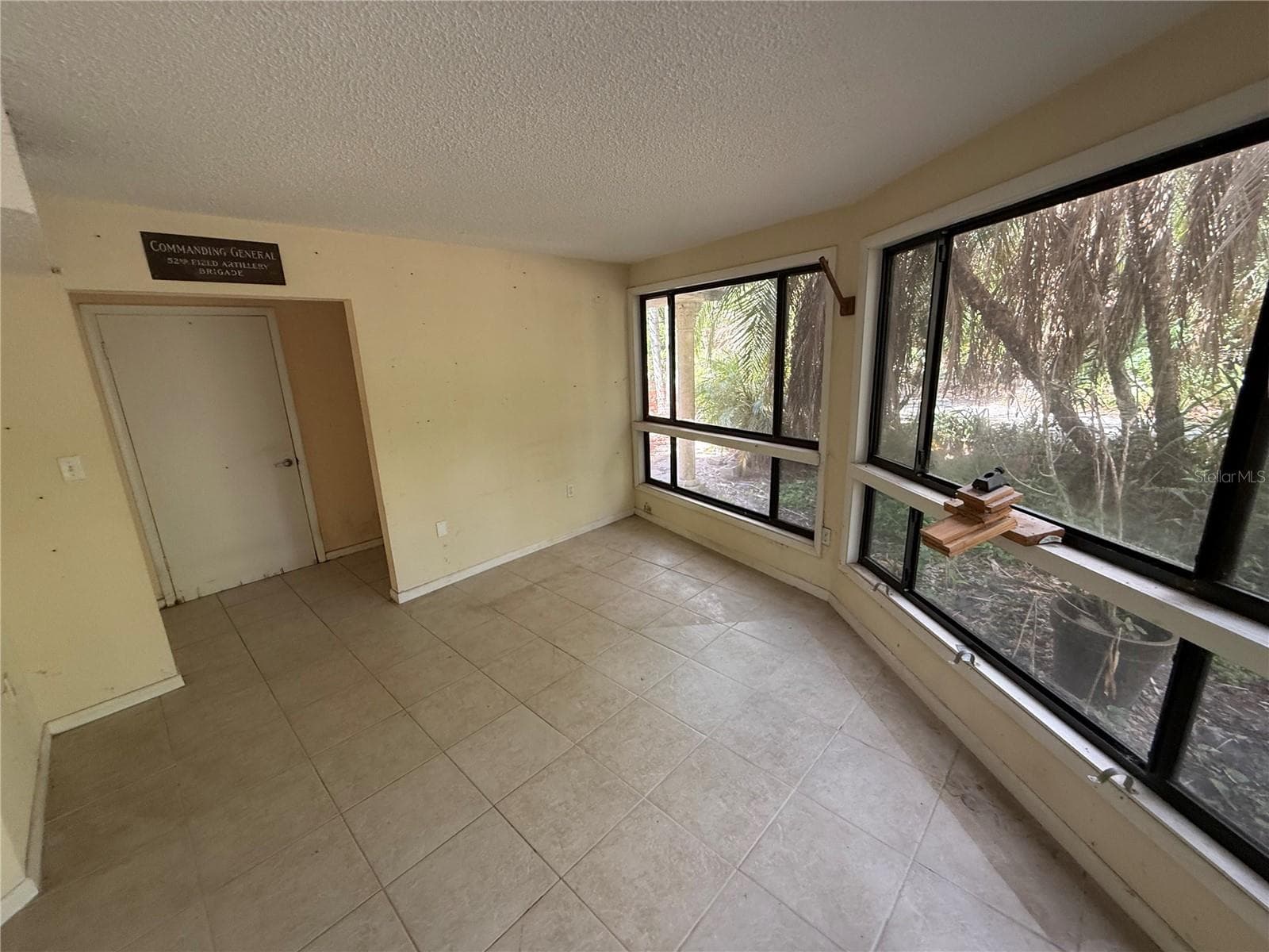 6904 Pinetree Ln E photo 2