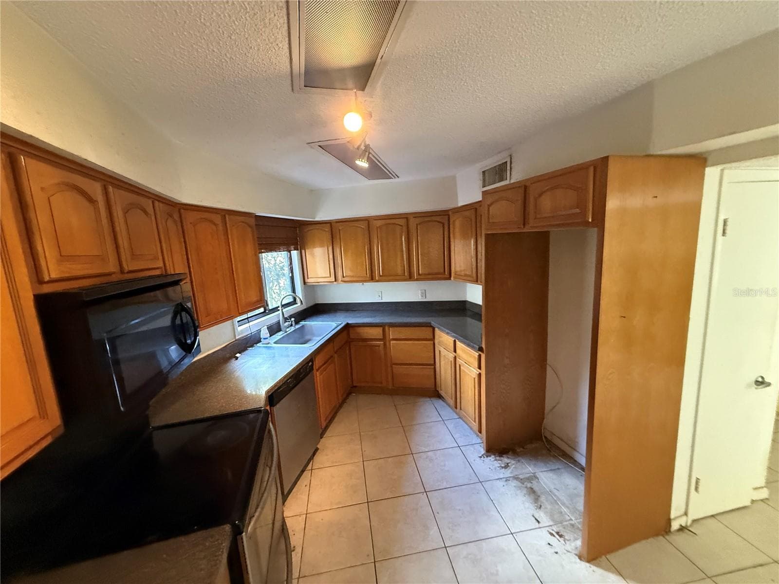 6904 Pinetree Ln E photo 5