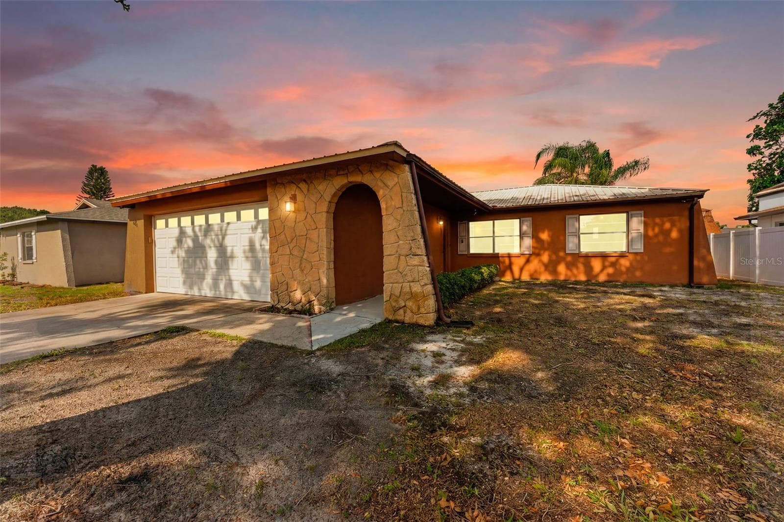 611 Tangerine Dr photo 2
