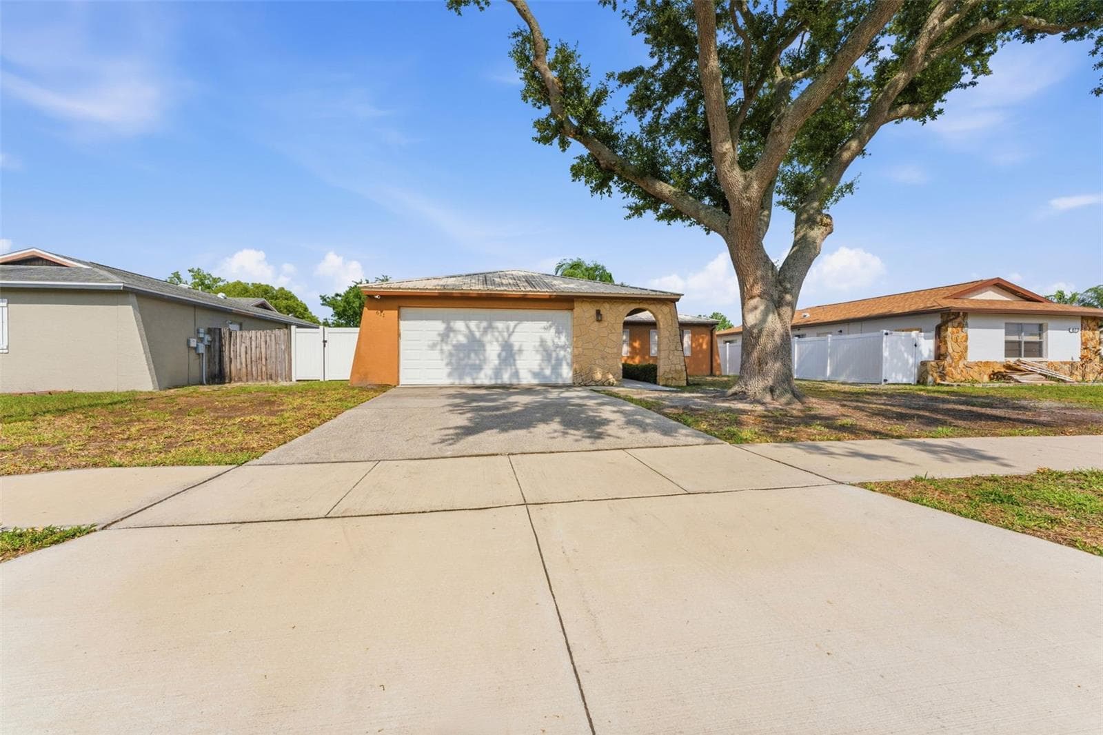 611 Tangerine Dr photo 3