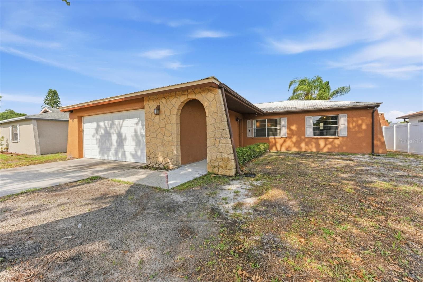 611 Tangerine Dr photo 4