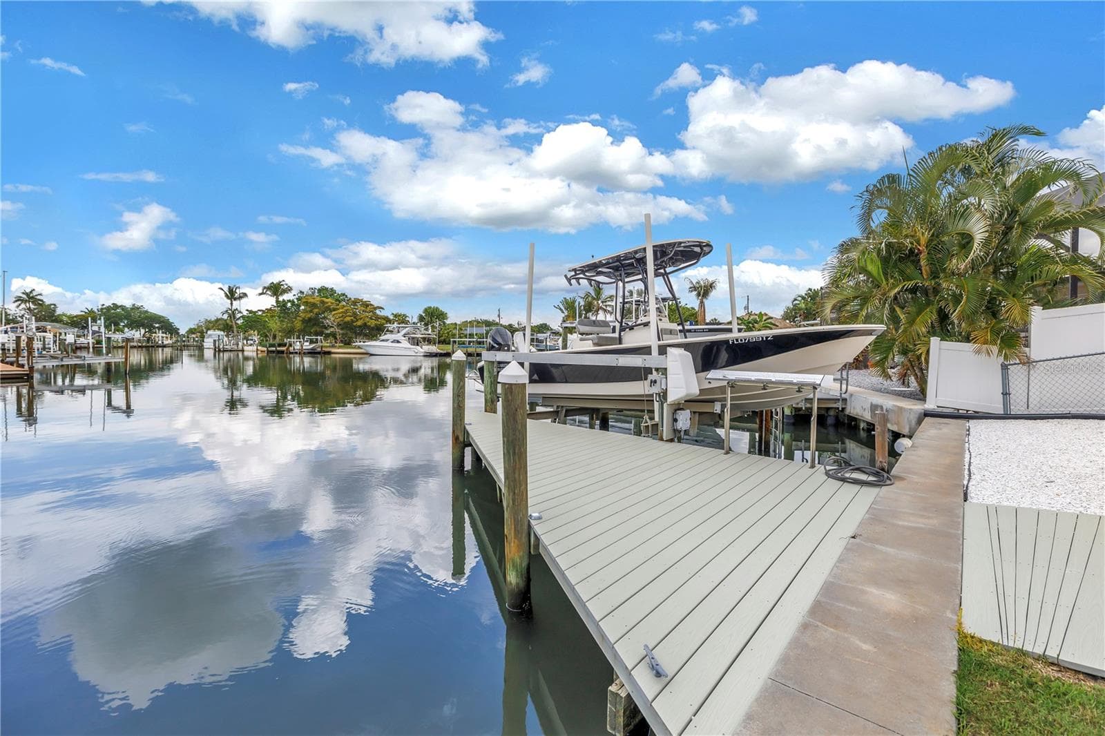 4911 Palmetto Point Dr photo 5