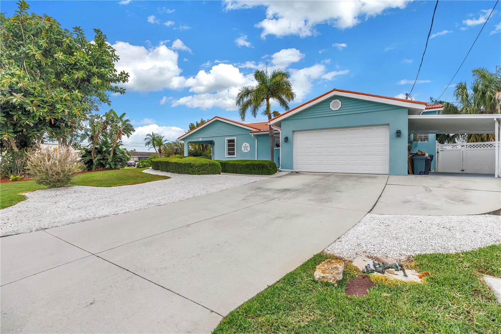 4911 Palmetto Point Dr photo 3