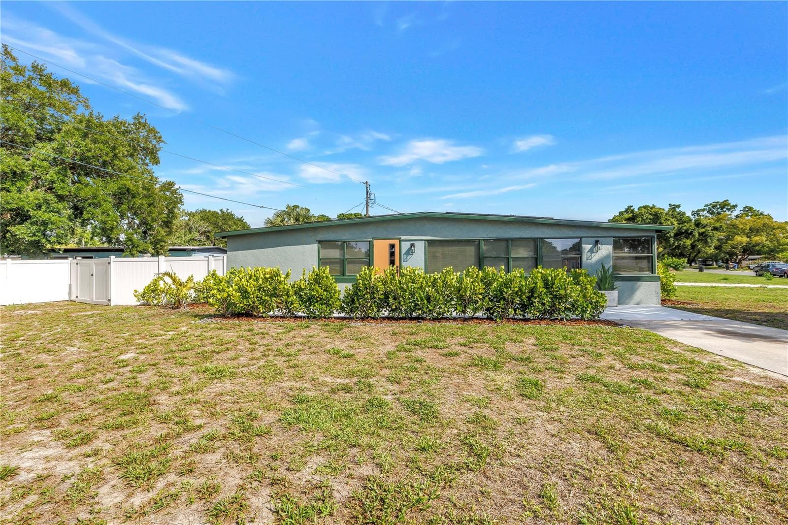 7599 Meadowlawn Dr N photo 3