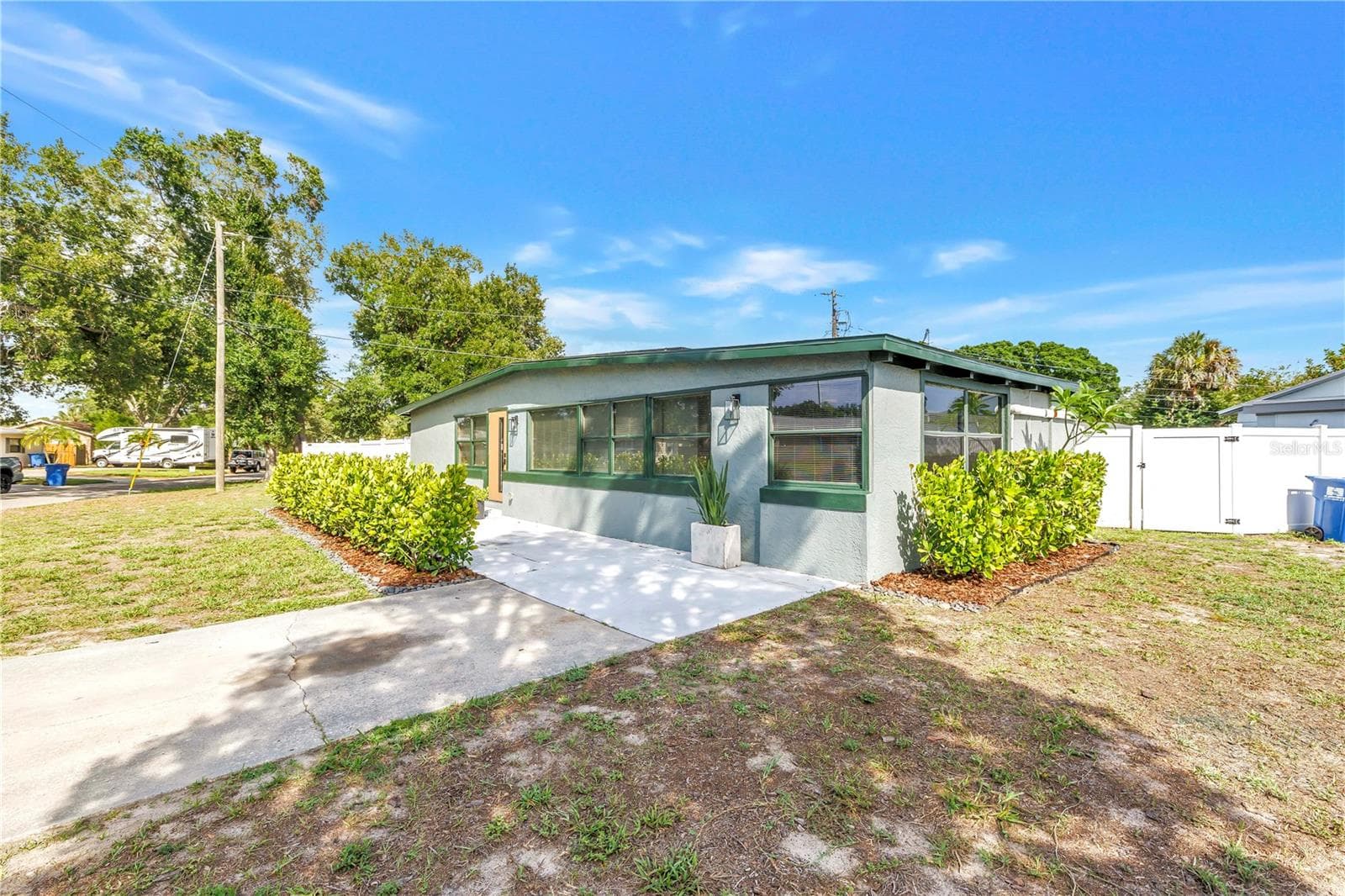 7599 Meadowlawn Dr N photo 2