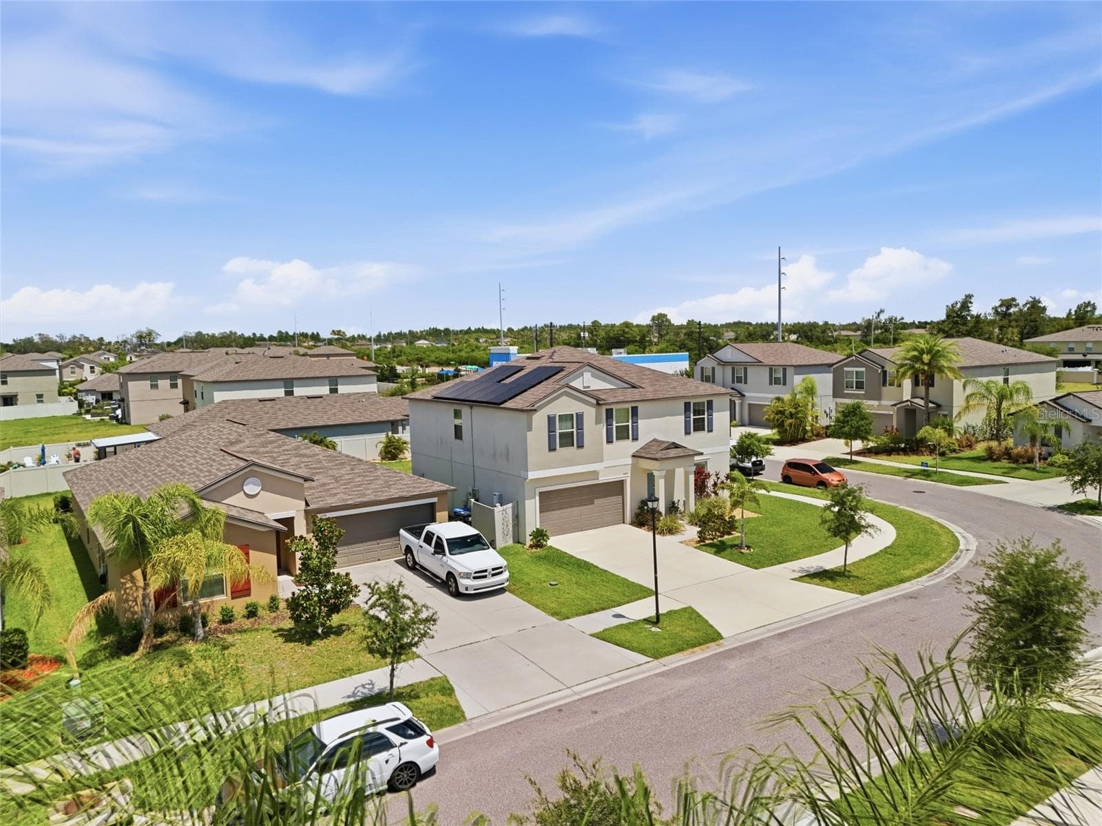 5052 White Chicory Dr photo 2
