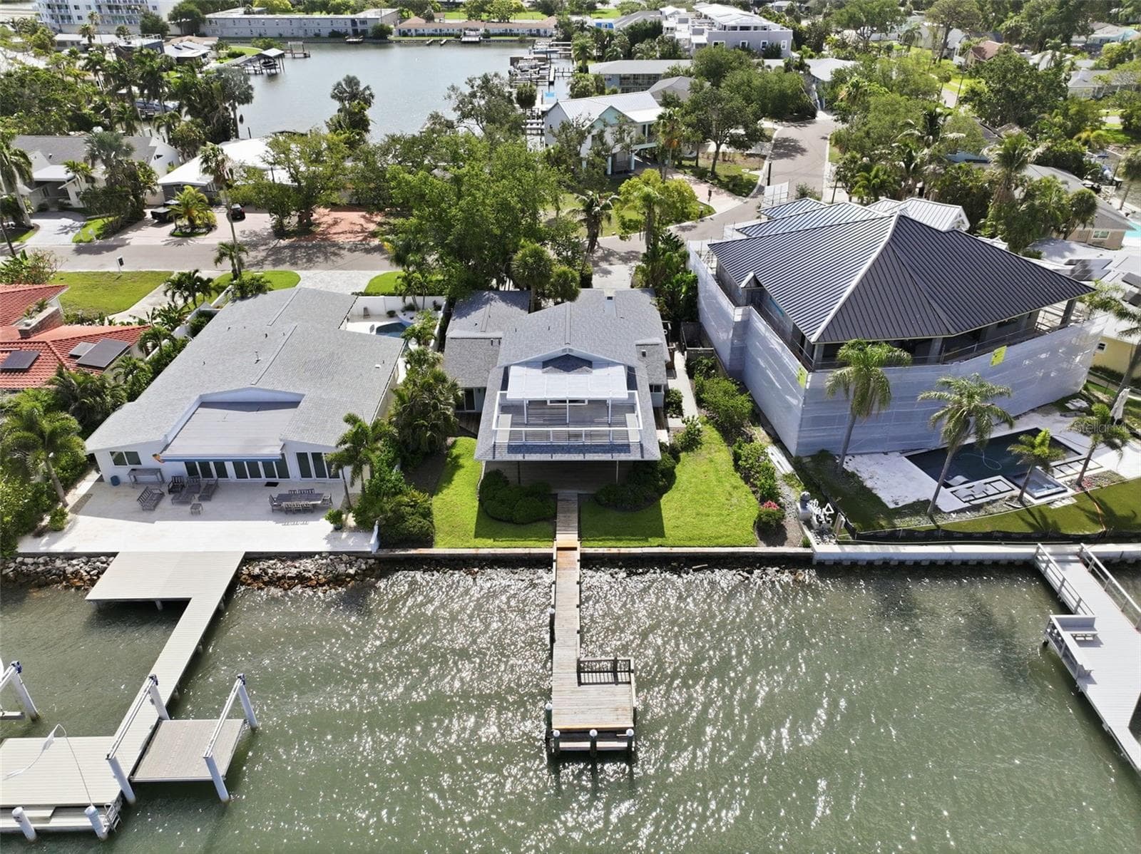 1832 Venetian Point Dr photo 3