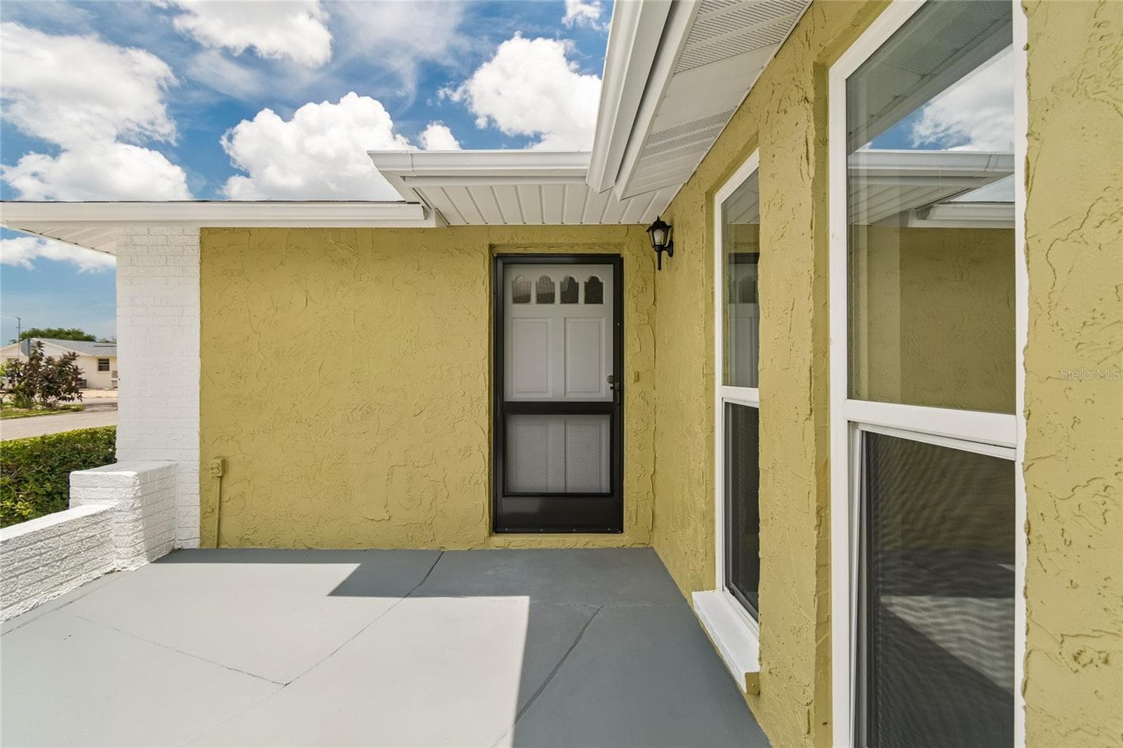 11130 Tamarix Ave photo 2