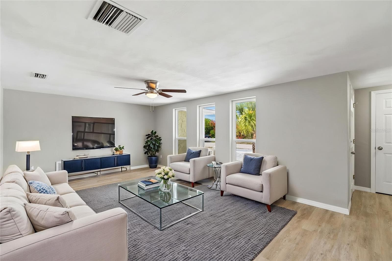 11130 Tamarix Ave photo 3