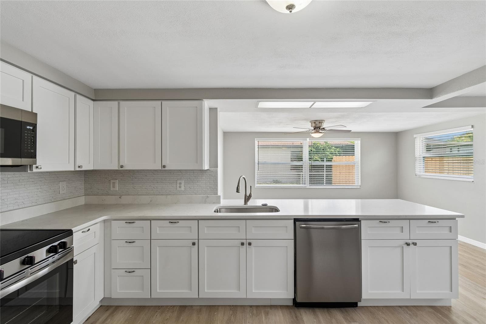 11130 Tamarix Ave photo 4