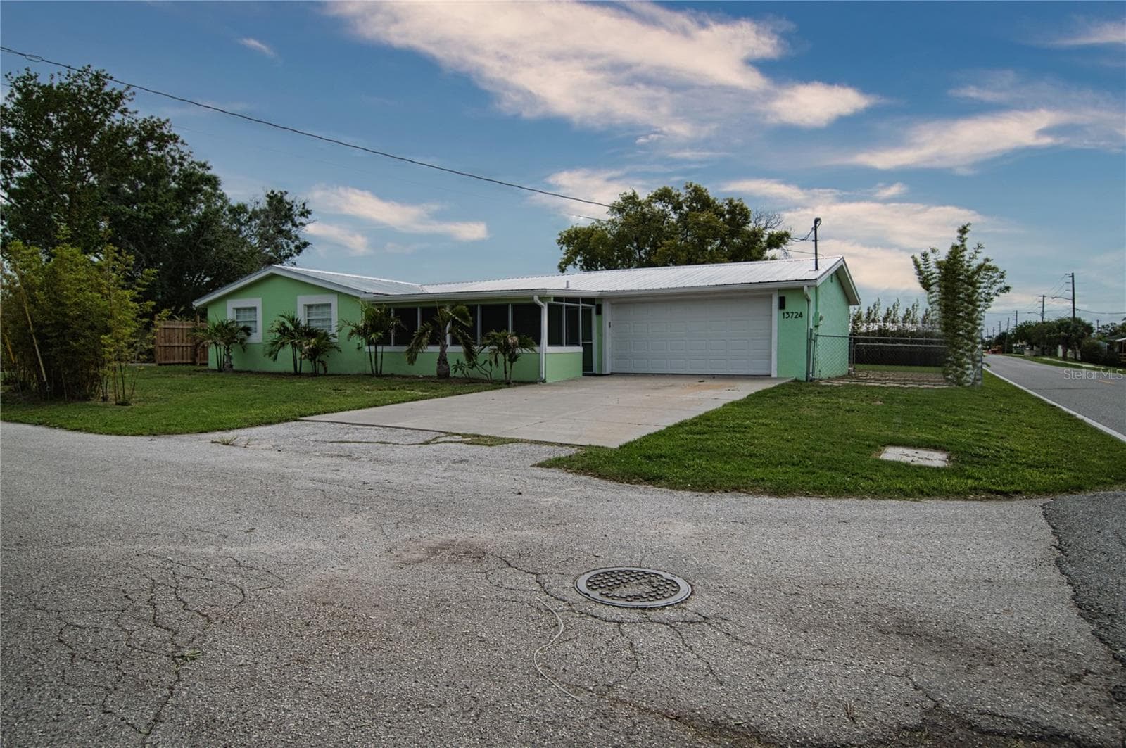 13724 Cox Ave photo 3