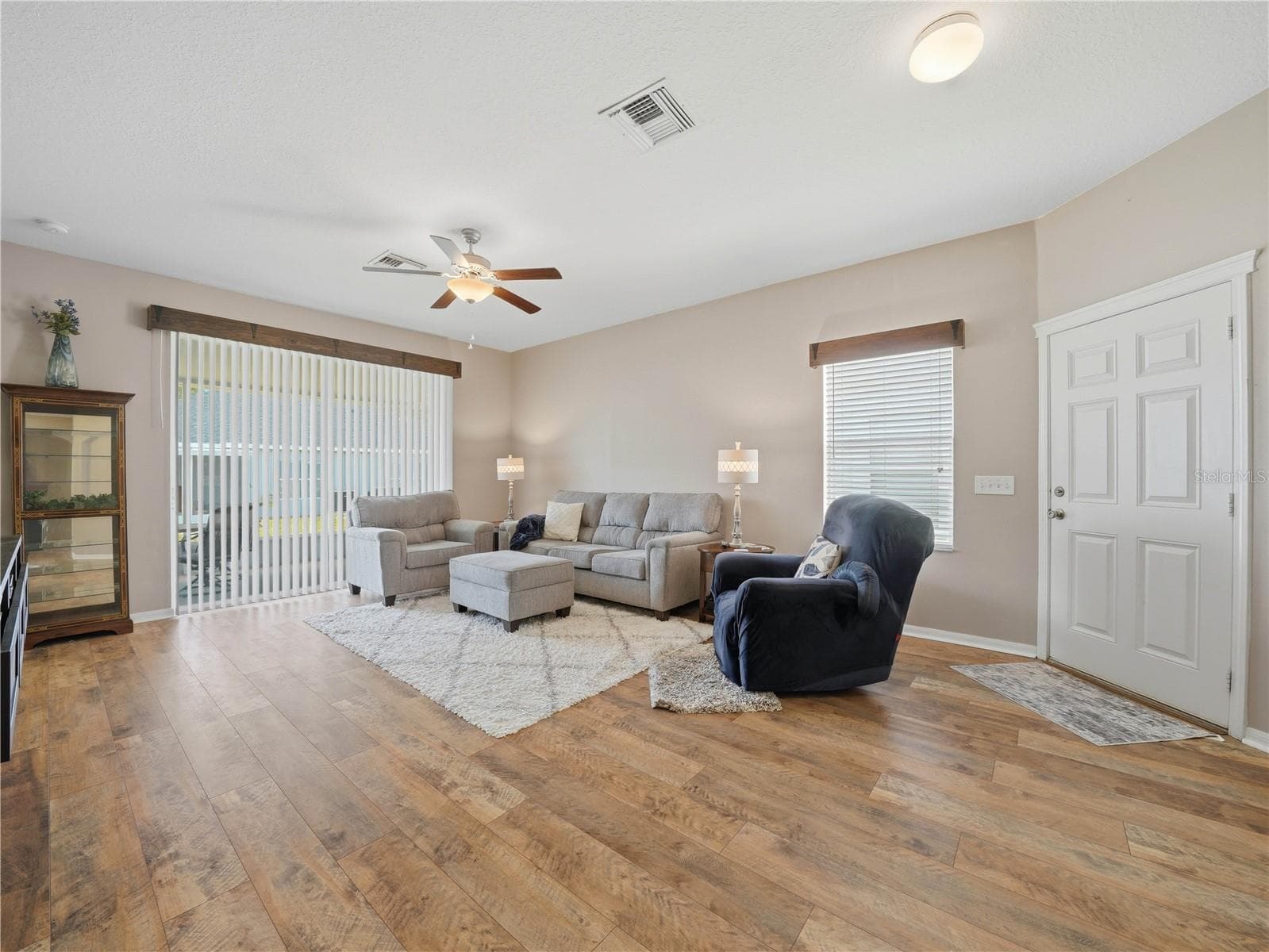 6936 Surrey Oak Dr photo 4
