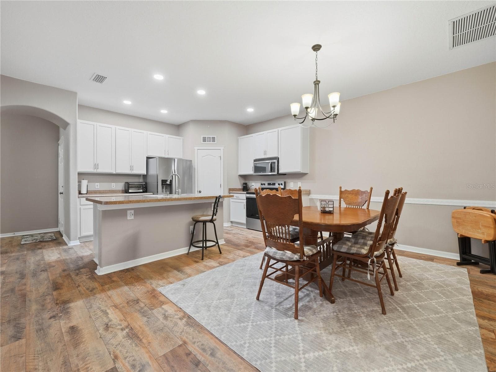 6936 Surrey Oak Dr photo 5