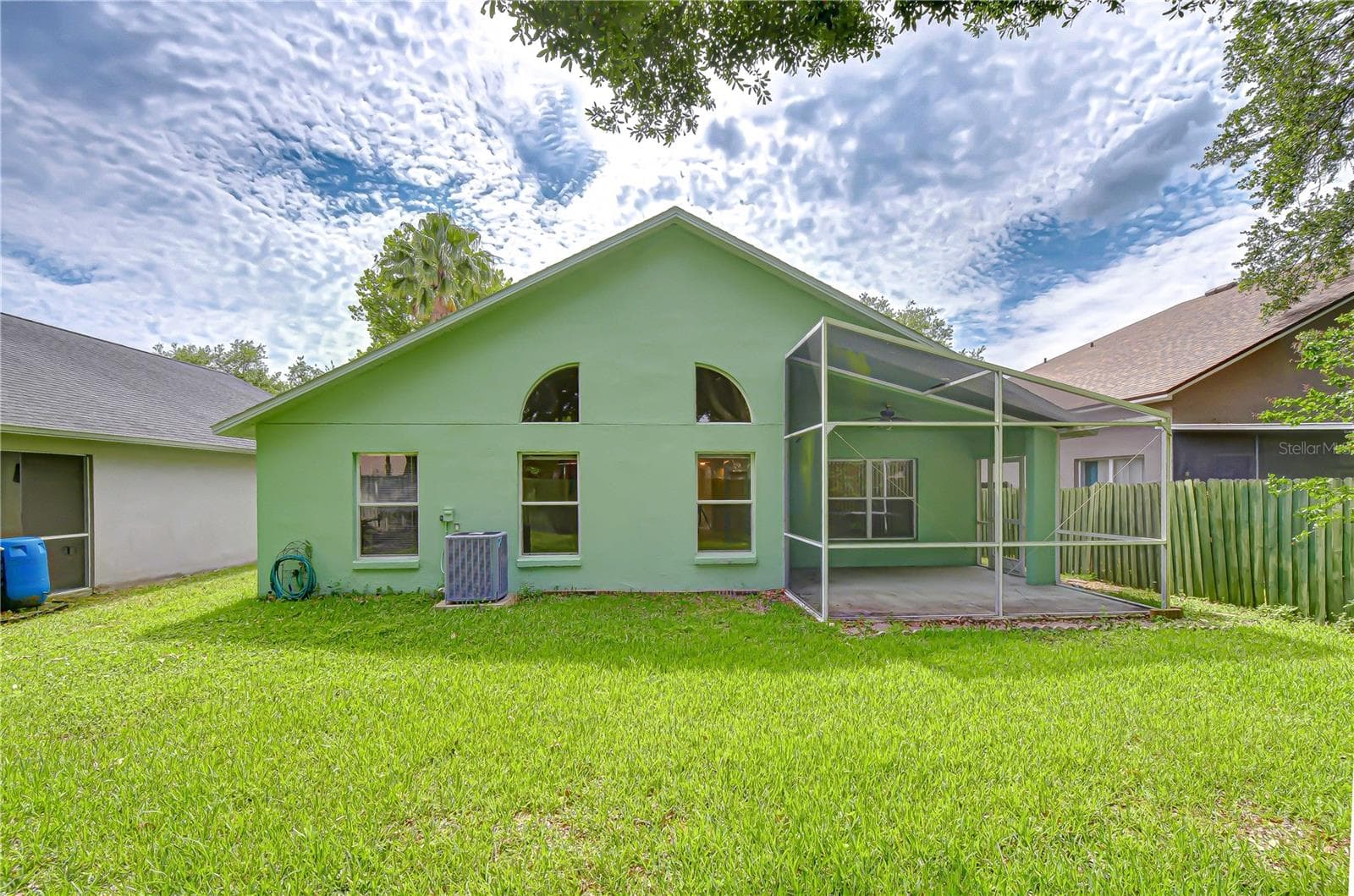 18927 Twinberry Dr photo 2