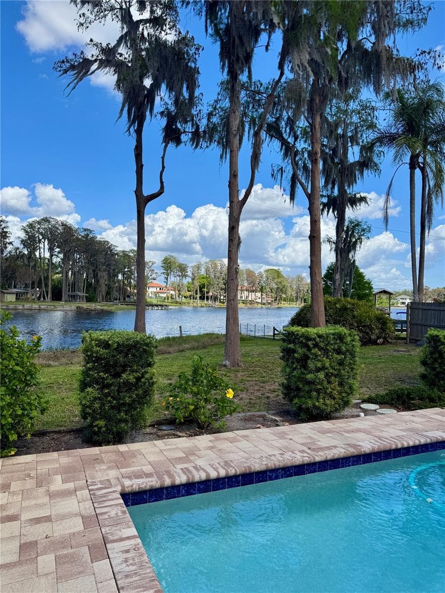 17109 Rainbow Terrace photo 2