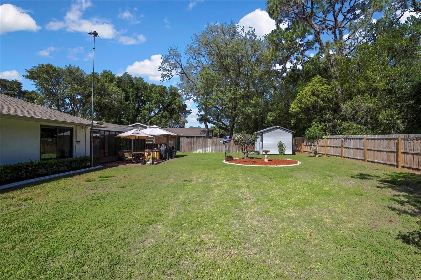 9045 Gaynor St photo 4