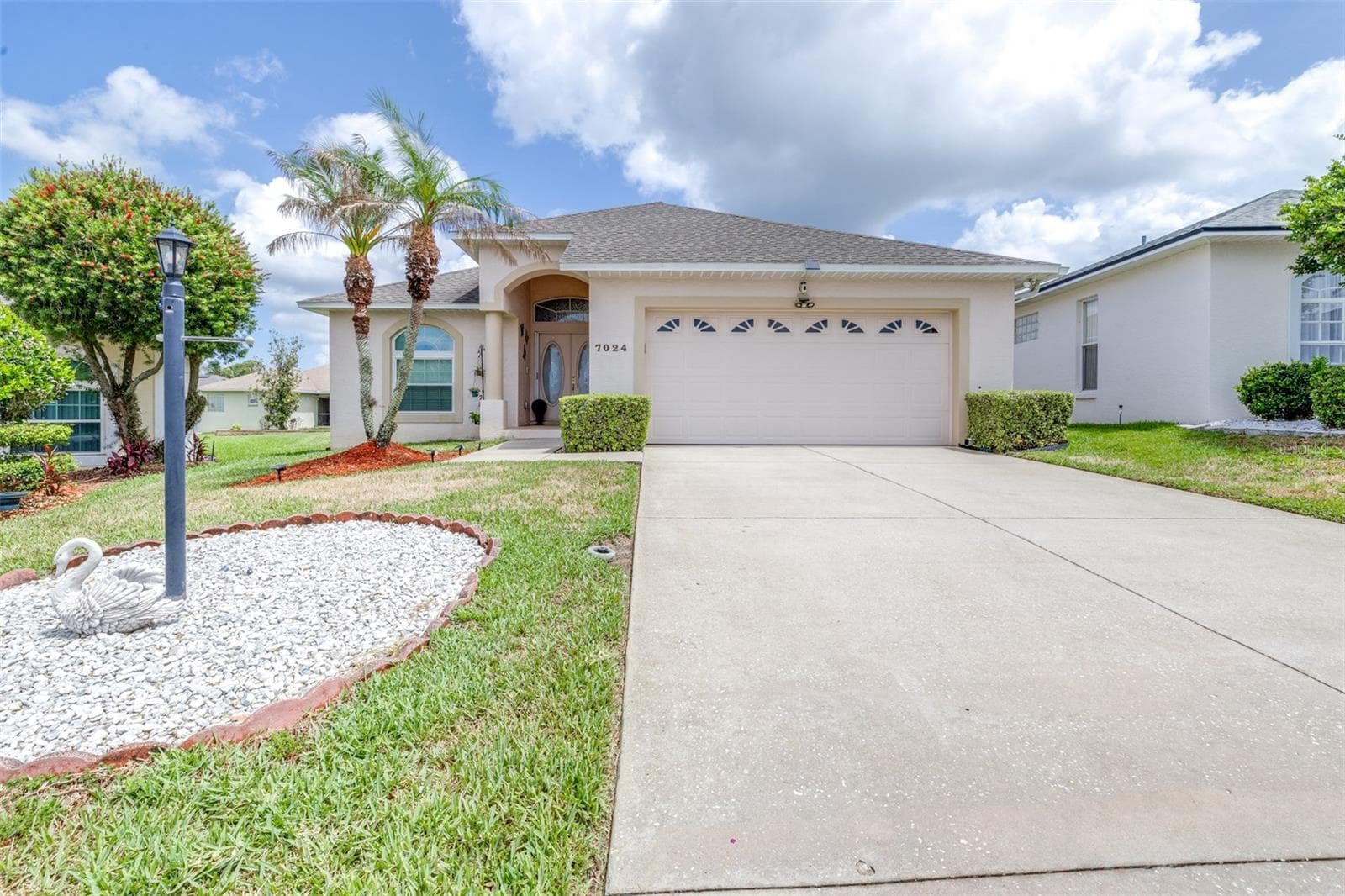 7024 Bendelow Dr photo 2