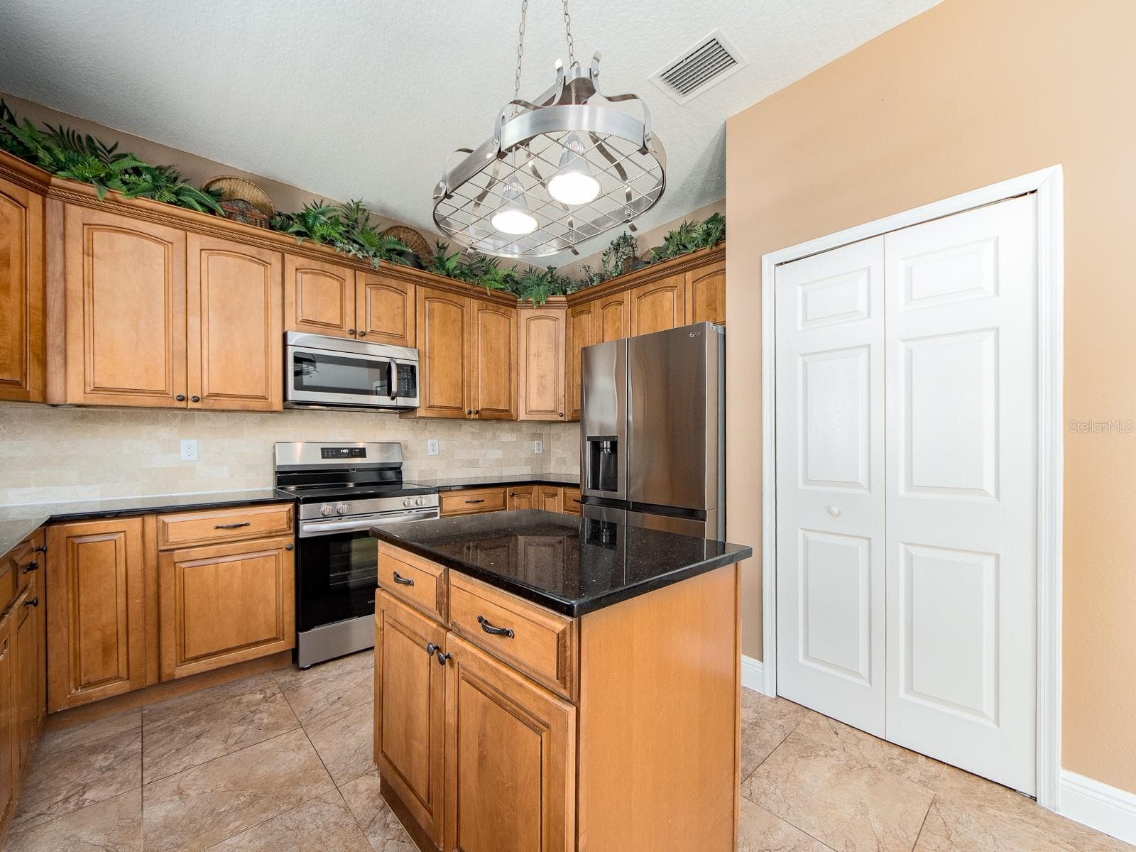 3256 Bentley Dr photo 5