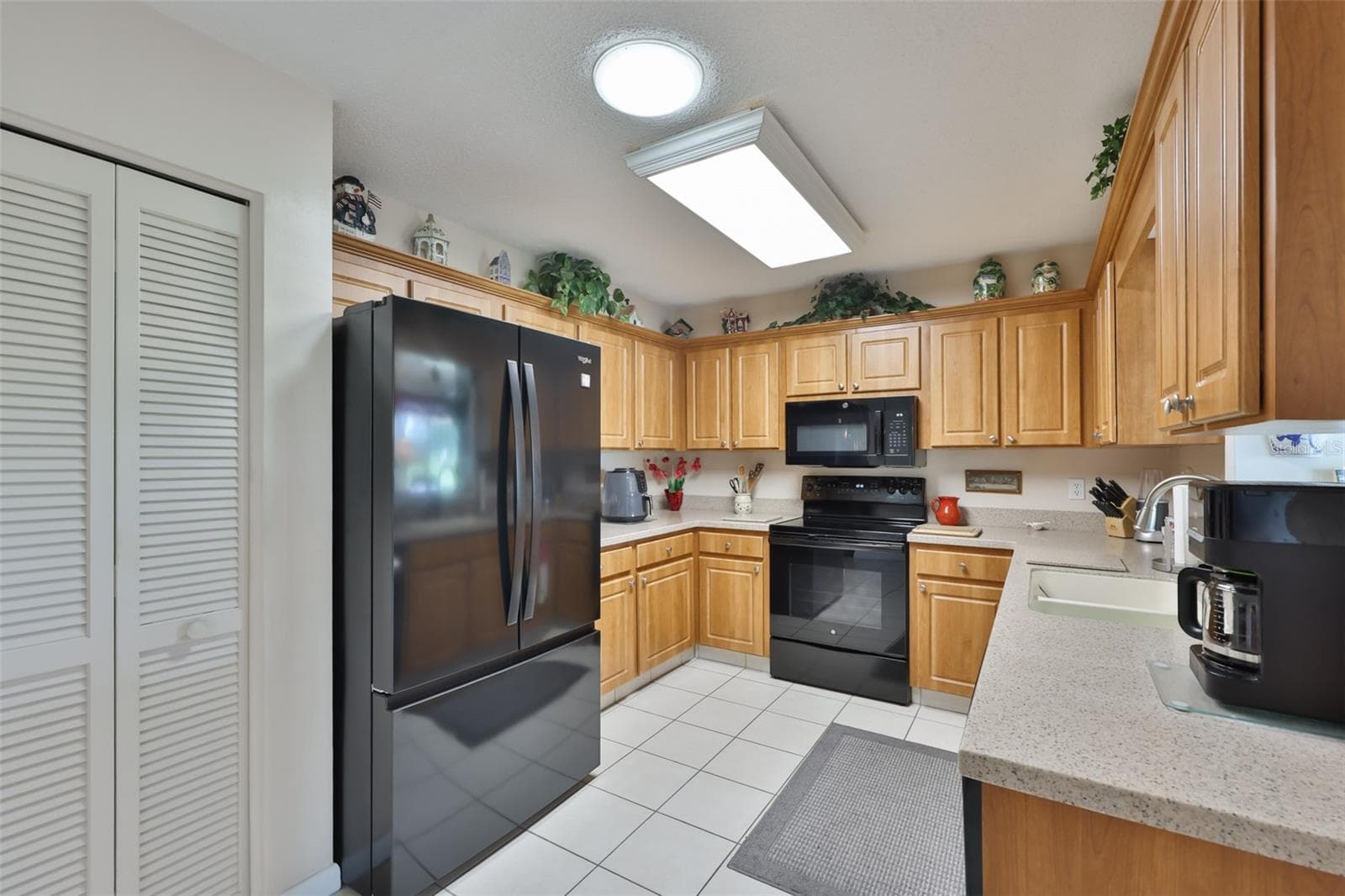 684 Allegheny Dr photo 3