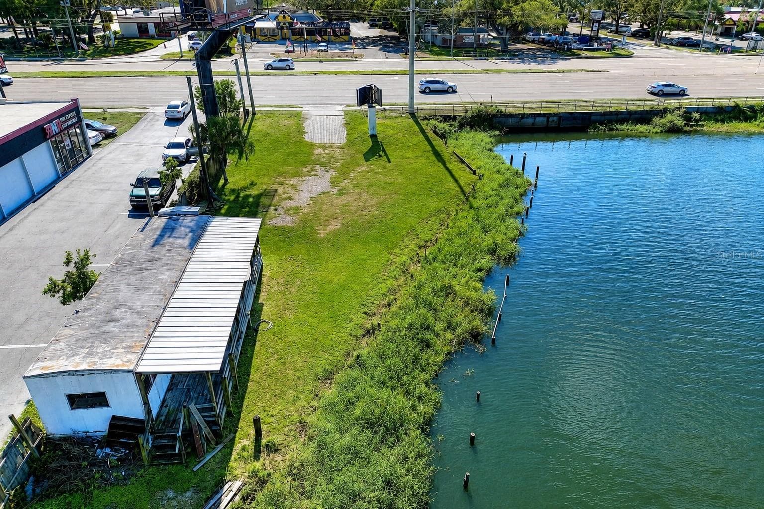 1214 W Brandon Blvd photo 4
