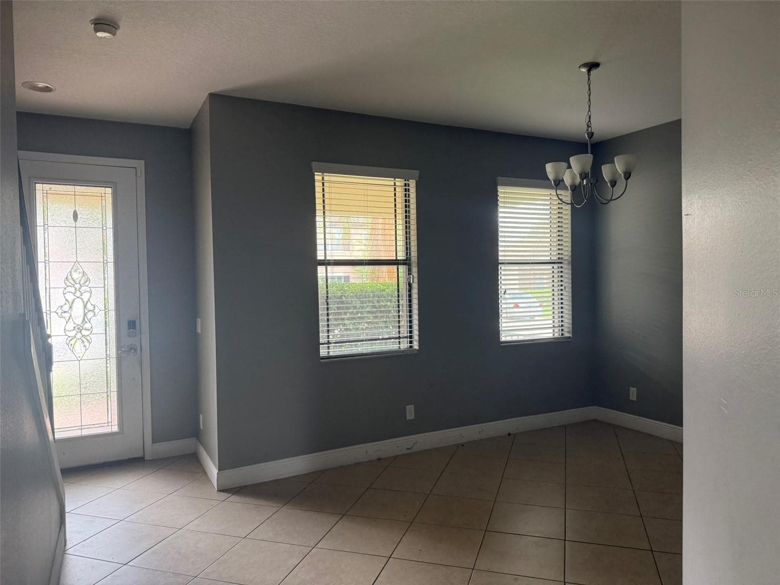 1863 Altavista Cir photo 4